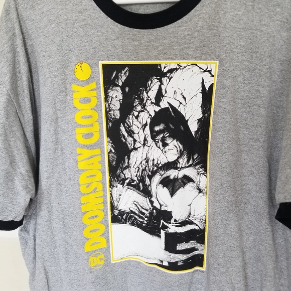 Graphitti DC Comics Batman Doomsday Clock T-shirt.🦇⏳(NWOT) - Picture 3 of 6